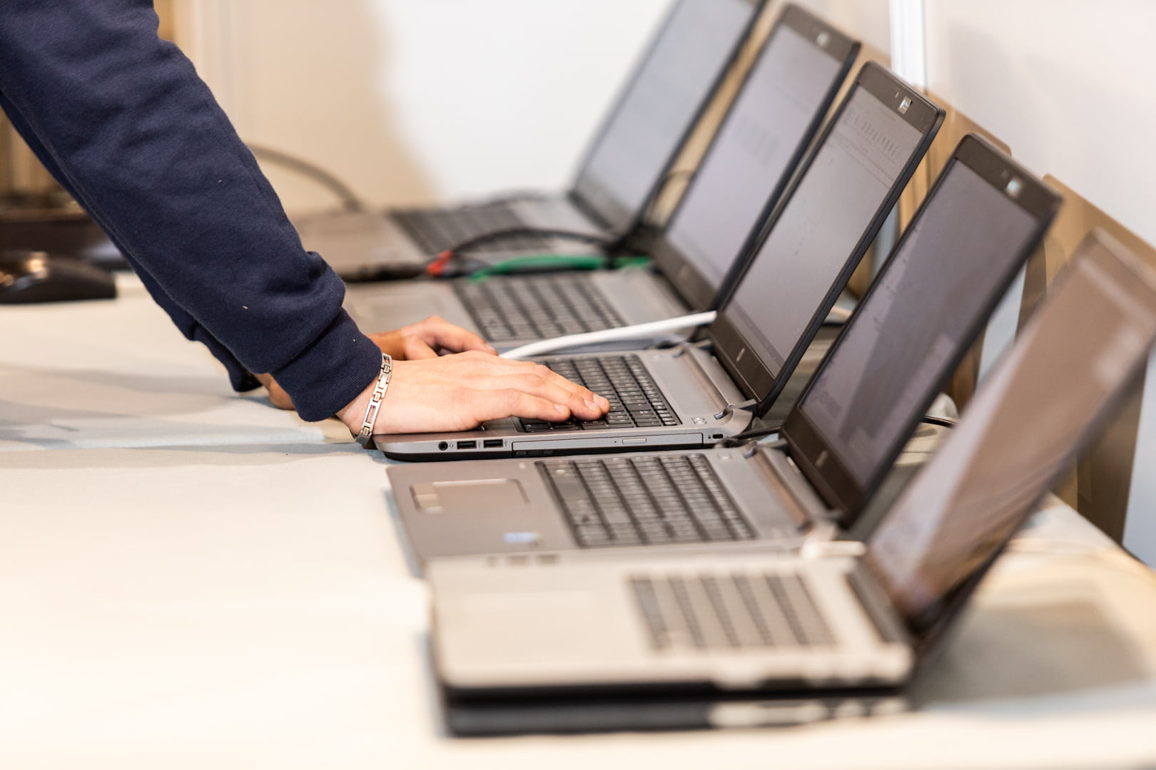 Plusieurs ordinateurs portables